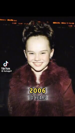 Madeline Carroll Instagram - This is both weird and cool all at once 🤔 hahahah