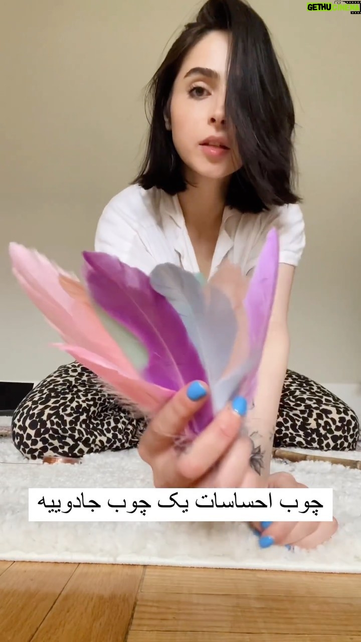 Madgal - 125.8K Likes - این جور تمرین ها یک یادآور برای ضمیر نا‌خودآگاه و کودک درونه که بفهمه تو اهمیت داری و داری بهش گوش میدی. چیزی که از یاد بردنش آسونه.