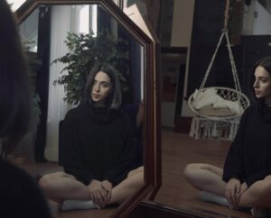 Madgal Instagram - -
رفیق قدیمی به دلتون نشست؟ 
چه حسی بهتون داد؟ 
قسمت مورد علاقتو برام بنویس❤️🥀
لینک آهنگ در بایو هست اگه نشنیدینش
Photo by @miccofarahanchi