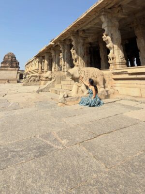Madhu Gowda Instagram - A stories narrated on stone! HAMPI😁🤌🏻
#madhugowda #girlstrip