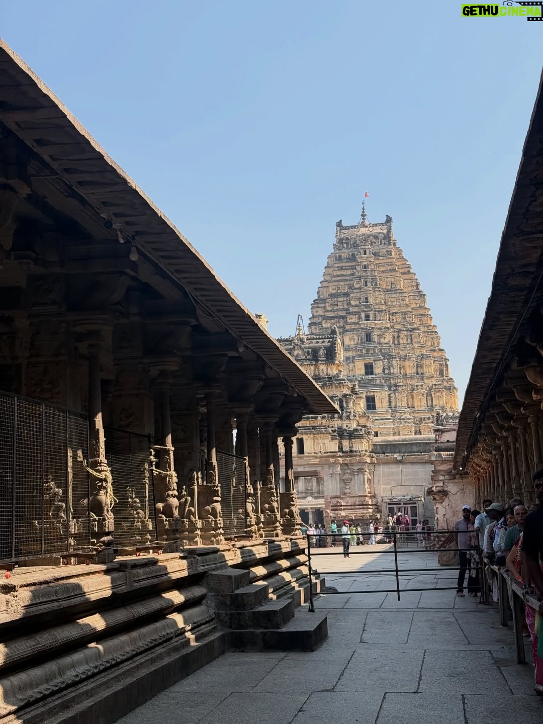 Madhu Gowda - 145.1K Likes - A stories narrated on stone! HAMPI😁🤌🏻
#madhugowda #girlstrip