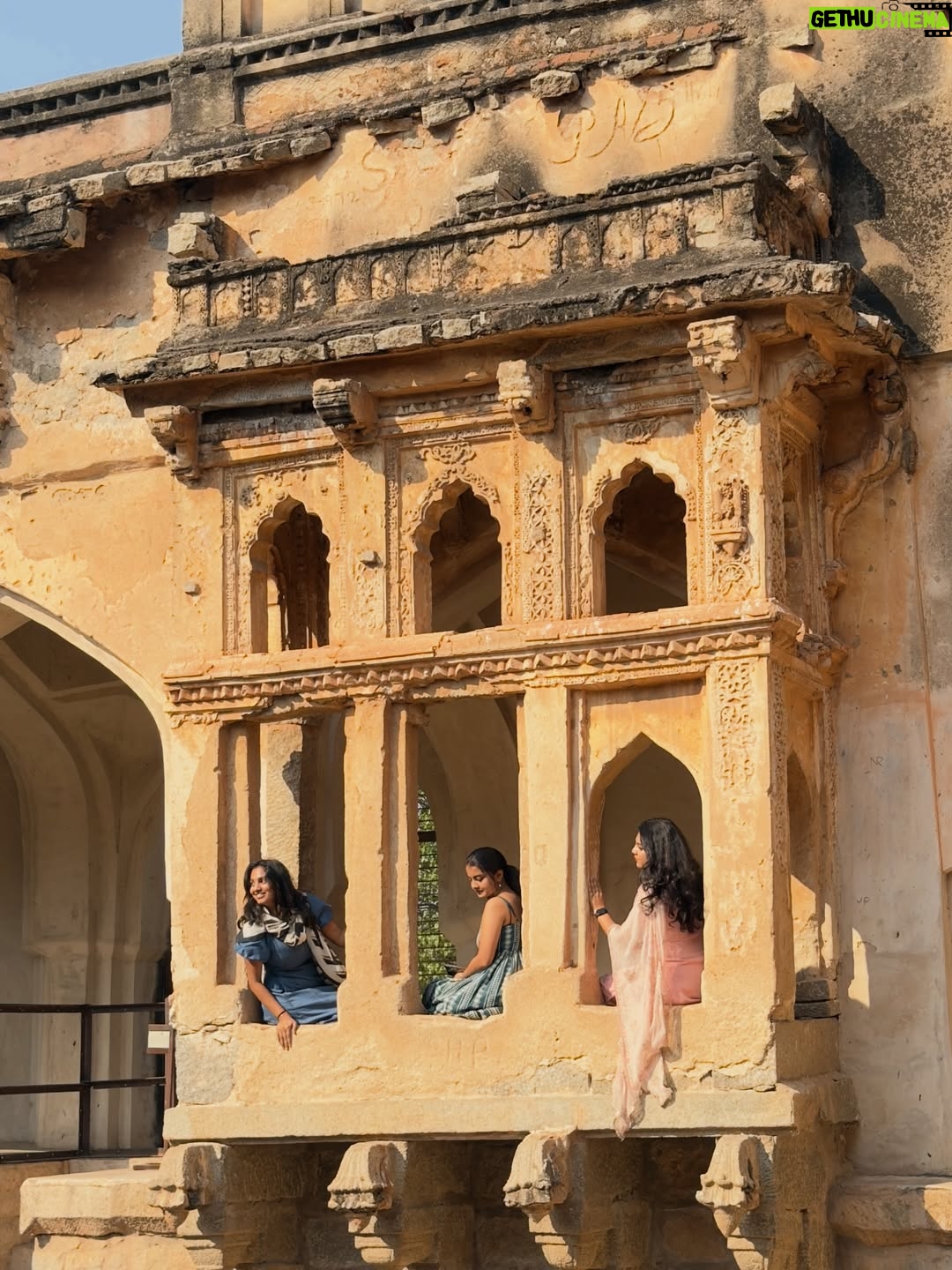 Madhu Gowda - 145.1K Likes - A stories narrated on stone! HAMPI😁🤌🏻
#madhugowda #girlstrip