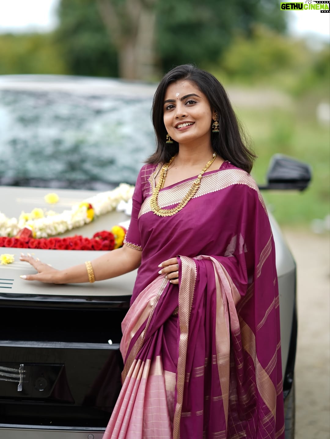 Madhu Gowda - 223.5K Likes - ಈ ಬದುಕು ಎಷ್ಟು ಸುಂದರ 💞🥹 #nidhuvastra 
Saree: @nidhu_vastra 
Blouse: @styleandsleek_boutique
