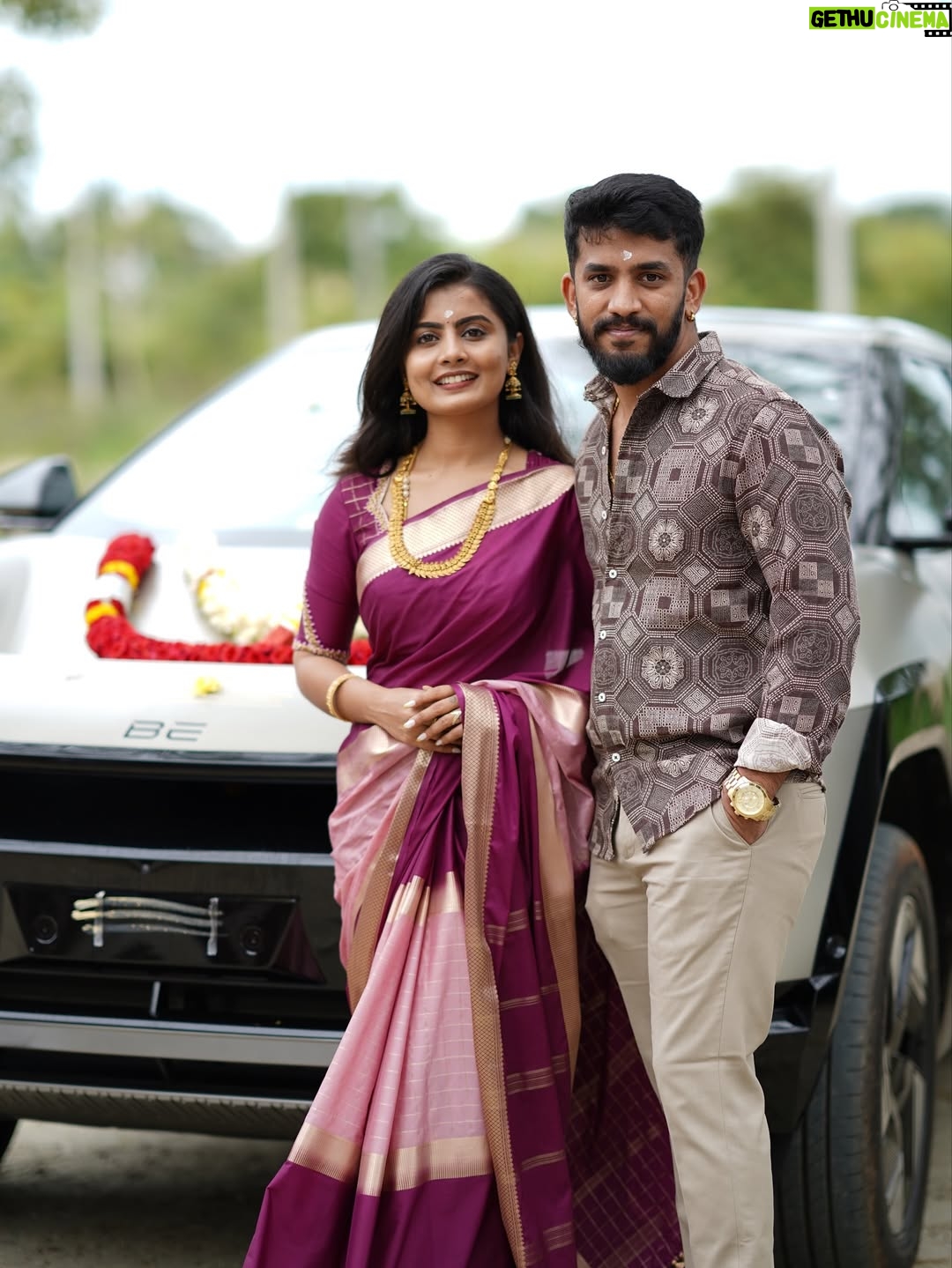 Madhu Gowda - 223.5K Likes - ಈ ಬದುಕು ಎಷ್ಟು ಸುಂದರ 💞🥹 #nidhuvastra 
Saree: @nidhu_vastra 
Blouse: @styleandsleek_boutique