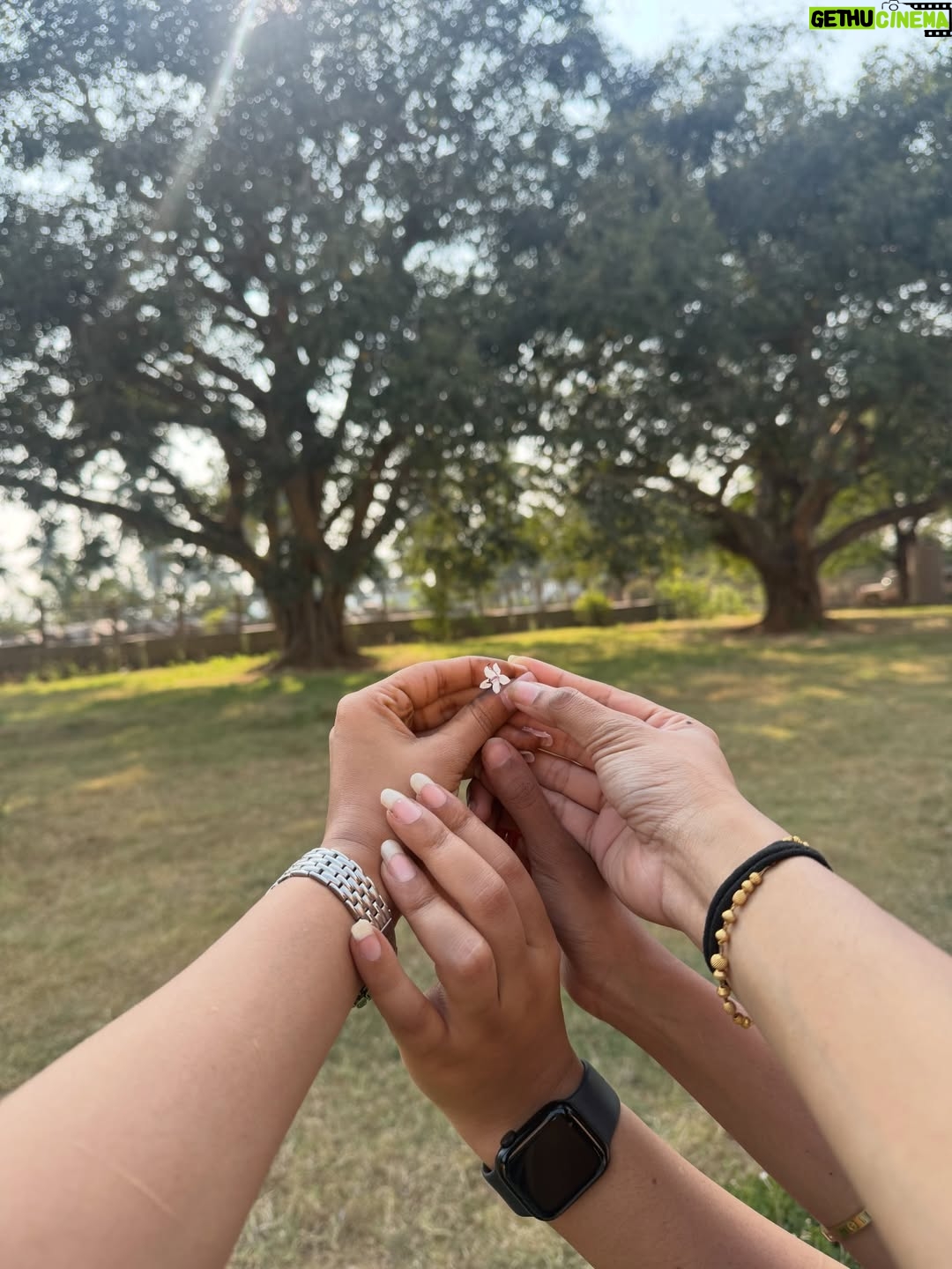 Madhu Gowda - 145.1K Likes - A stories narrated on stone! HAMPI😁🤌🏻
#madhugowda #girlstrip