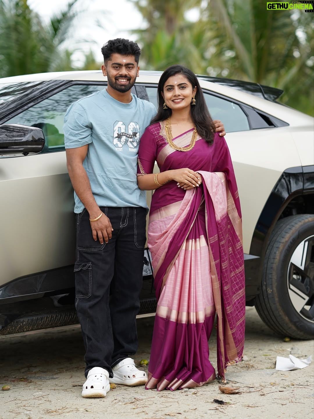 Madhu Gowda - 223.5K Likes - ಈ ಬದುಕು ಎಷ್ಟು ಸುಂದರ 💞🥹 #nidhuvastra 
Saree: @nidhu_vastra 
Blouse: @styleandsleek_boutique