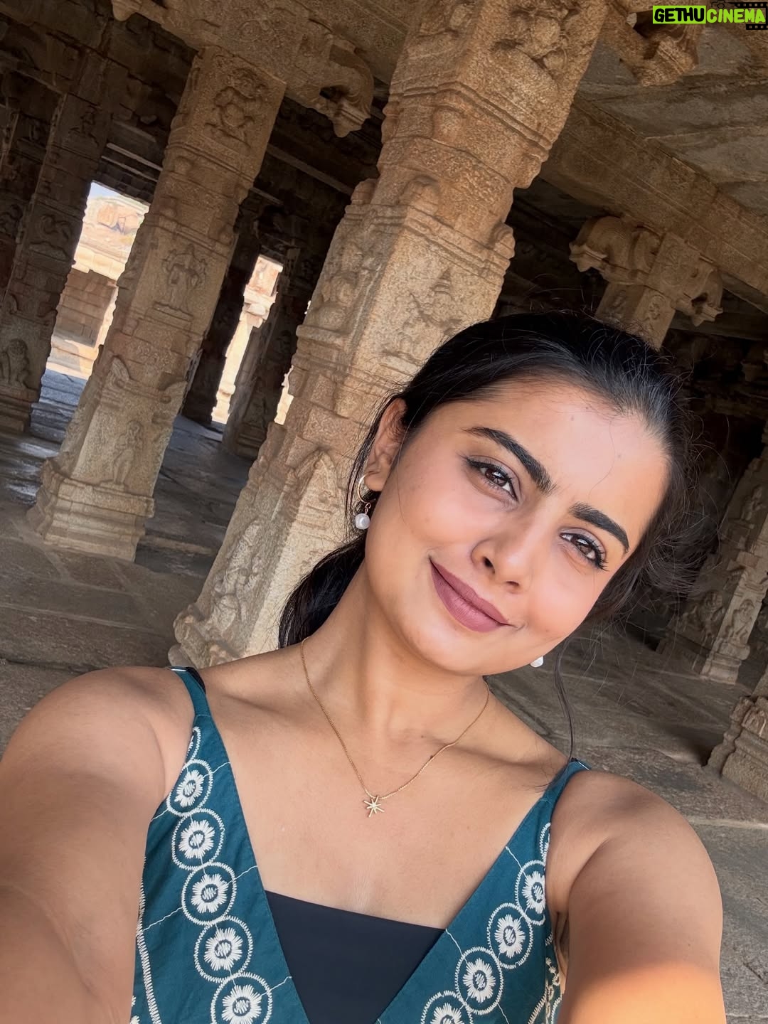 Madhu Gowda - 145.1K Likes - A stories narrated on stone! HAMPI😁🤌🏻
#madhugowda #girlstrip