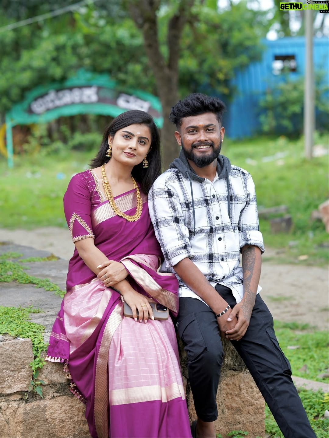 Madhu Gowda - 223.5K Likes - ಈ ಬದುಕು ಎಷ್ಟು ಸುಂದರ 💞🥹 #nidhuvastra 
Saree: @nidhu_vastra 
Blouse: @styleandsleek_boutique