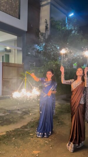 Madhu Gowda Instagram - ಹಬ್ಬ🪔✨🪬
Saree’s @nidhu_vastra