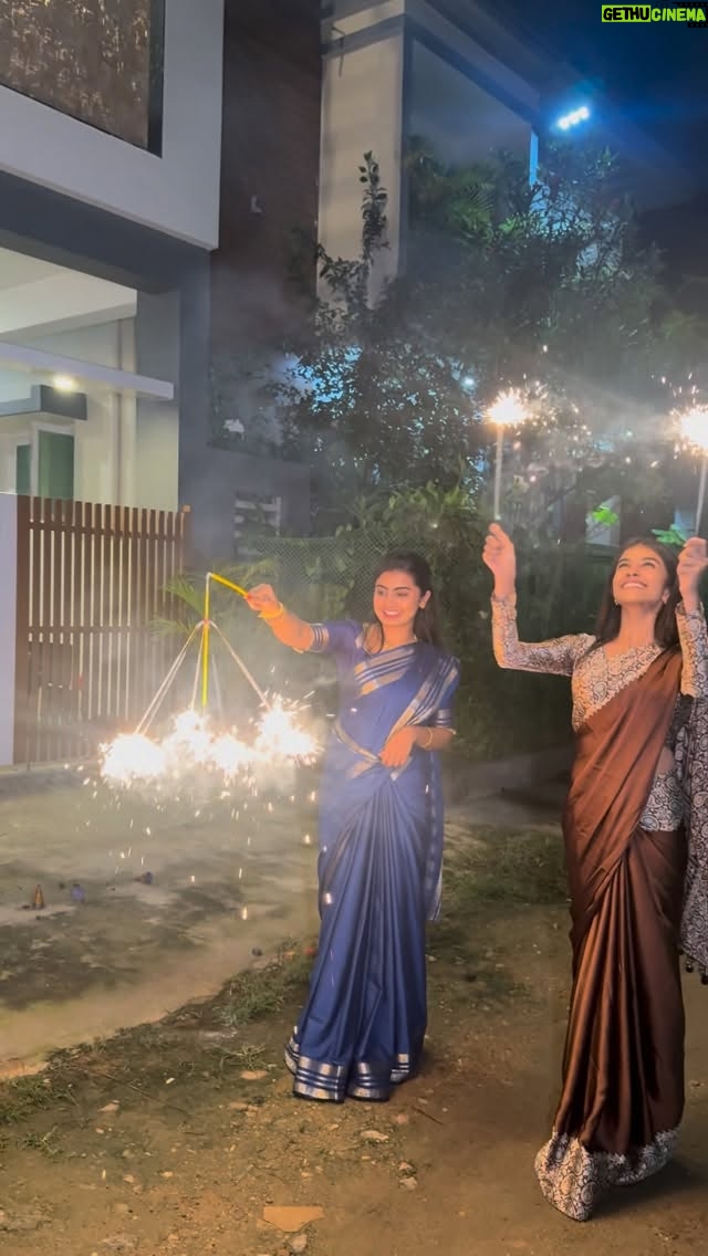Madhu Gowda - 163.9K Likes - ಹಬ್ಬ🪔✨🪬
Saree’s @nidhu_vastra