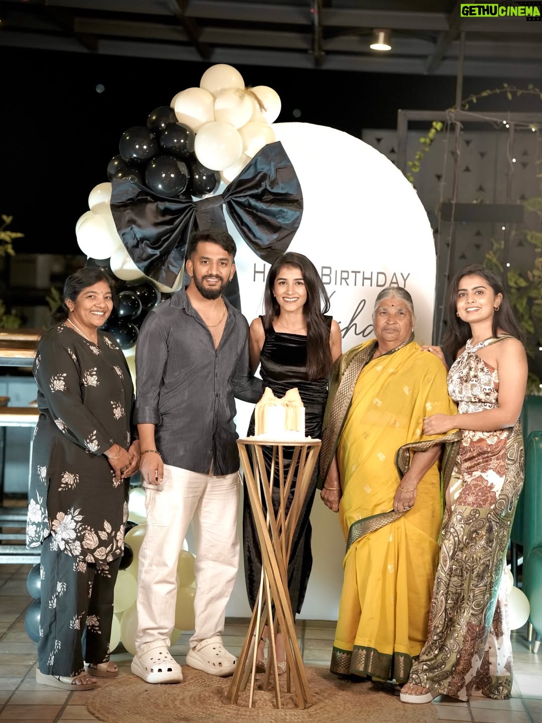 Madhu Gowda - 180K Likes - Have a birthday that’s every bit as beautiful as your are .🤍🤌🏻😚 #birthday
Events: @kk_events_mysuru