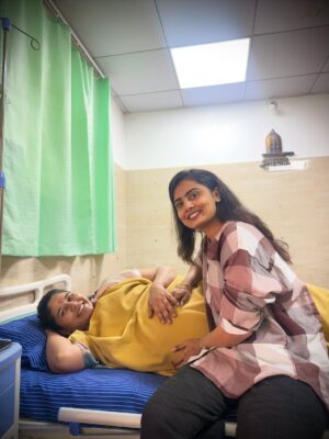 Madhu Gowda Instagram - One tiny baby surrounded by so many happy hearts 👼🏻
Congratulations and much love to you @poojamaadhu4477 🫶🏻