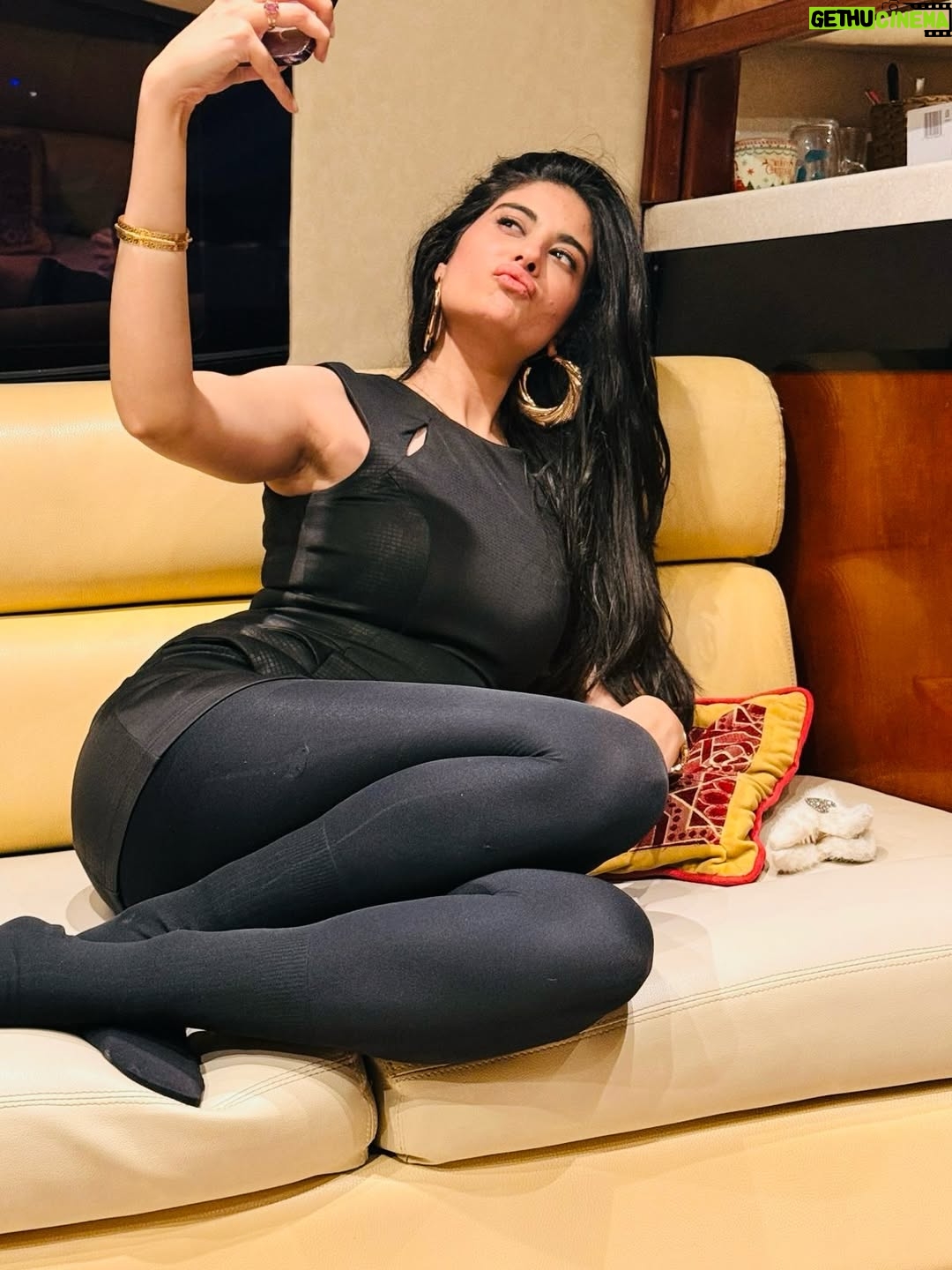 Madiha Iftikhar - 2.6K Likes - 🏴‍☠️✔️
My best friend @juvariaabbasi who knows my best profiles I love you 😘

#madihaiftikhar #dubai #black #beauty