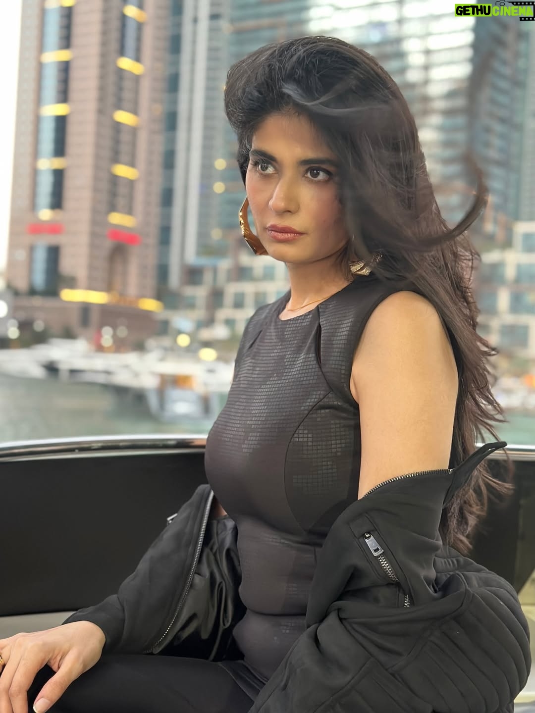 Madiha Iftikhar - 2.6K Likes - 🏴‍☠️✔️
My best friend @juvariaabbasi who knows my best profiles I love you 😘

#madihaiftikhar #dubai #black #beauty