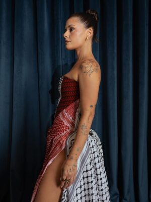 Mafalda Luís de Castro Instagram - ❤️🖤💚🤍
Styling: @aledacostaoeste 
Dress: @golpe.store 
Makeup: @danielainacio.mua 
Hair: @mrmatt.hair @z_vegan_hair_concept 
Nail Artist: @geisacoelho.nails 
Jewls: @golpe.store 
Grills: @marylouispt 
Photo: @joannacorreia_ 

@hitmanagement @mais.que.uma