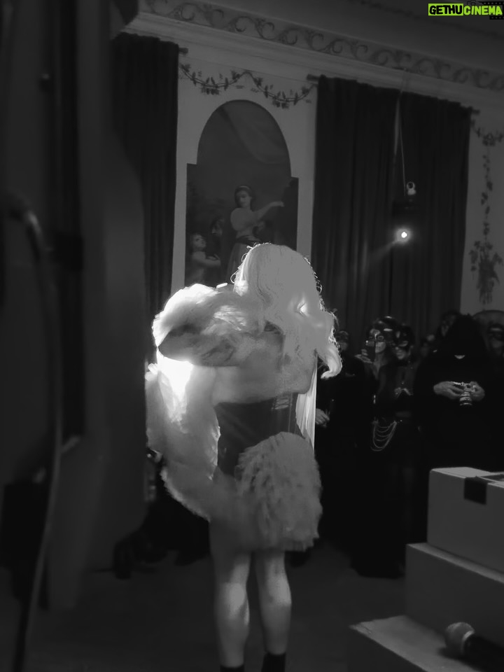 Mafalda Luís de Castro - 2.3K Likes - Equilíbrio na vida é começar o dia em festas infantis e terminar em festas de adultos. 🦄⛓️