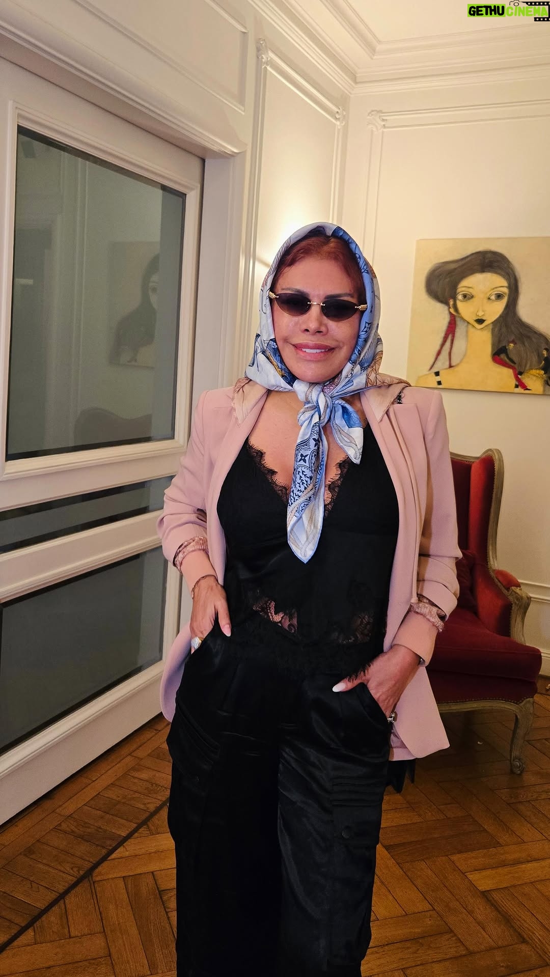 Magaly Medina - 78.4K Likes - Los moretones y la hinchazón no impedirán que salga a cenar! Amo mis pañuelos salvadores y mis lentes de celebrity bamba!!
#outfit #parrilla #datenight❤️ #romance #buenosaires