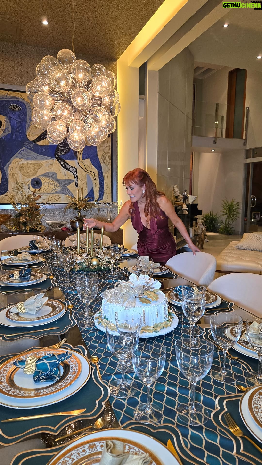 Magaly Medina - 63.4K Likes - Así luce mi mesa para la cena de Navidad de hoy✨pensada para compartir y celebrar en familia 🎄Les deseo una feliz Navidad acompañados de quienes aman🥰 #feliznavidad #christmas #amor #familia #magalymedina