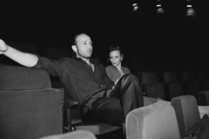 Magdalena Boczarska Instagram - Ostatni spektakl „Słoneczna Linia” w tym roku uchwycony okiem @aleksandralapiejko 📸
Dziękuję Wam za wszyskie wspólnie wieczory spędzone w @teatrpolonia ❤️

Najbliższe spektakle dostępne w sprzedaży:
21,22 lutego 19:00
23,24,25 marca  19:00

Do zobaczenia! 🎭