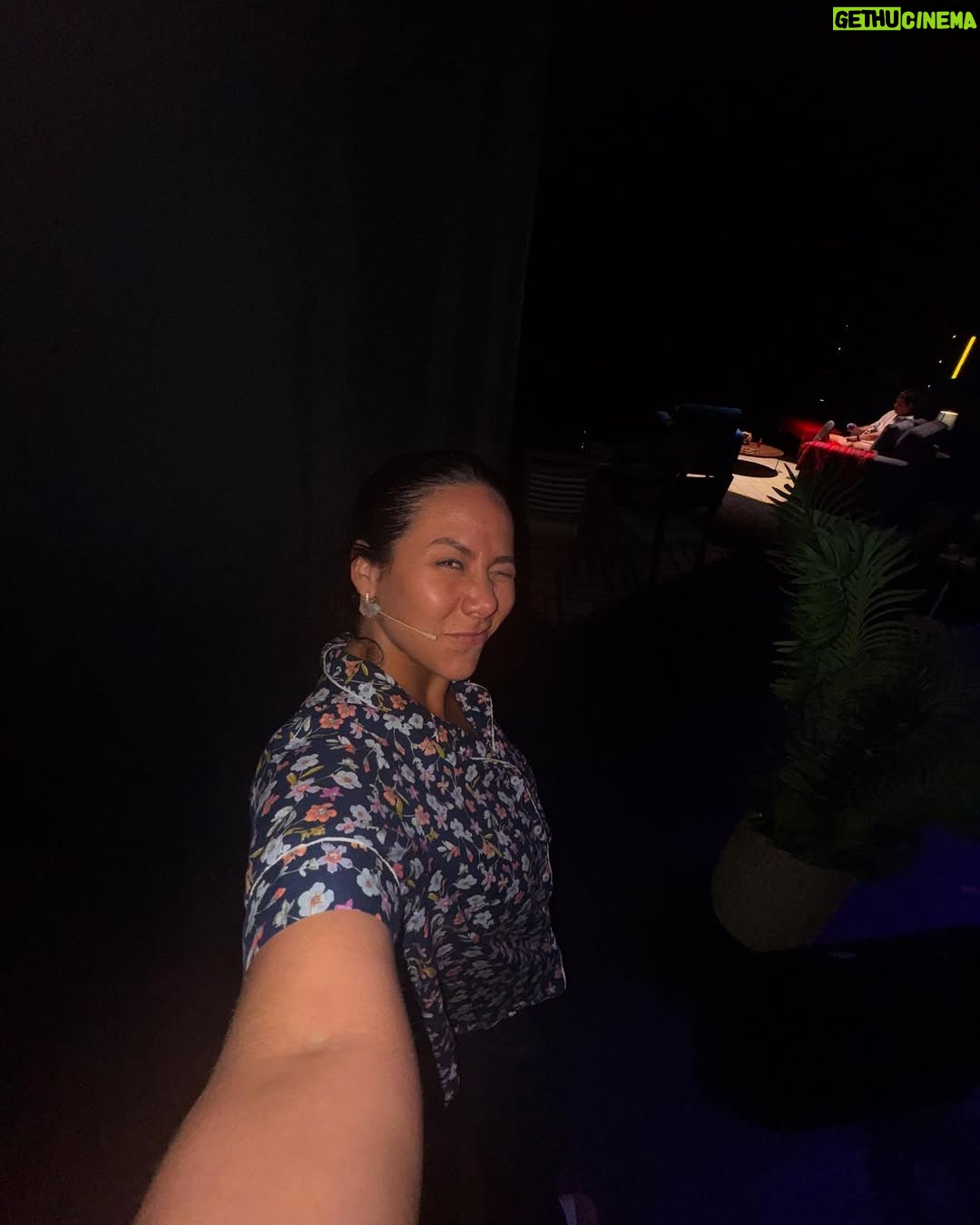 Magdyel Ugaz - 3.6K Likes - “Faltan solo días para el estreno de ‘Una semana nada más’ y el corazón ya late más fuerte. Ha sido un proceso intenso, de esos que te sacuden, te enseñan y te recuerdan por qué amas hacer esto. He reído hasta el cansancio, me he desafiado y, sobre todo, he compartido con un equipo maravilloso al que solo puedo estarle agradecida. A mis compañeros de escena, @_cristianrivero @armando_machuca por su talento y generosidad; a mis directores @anialva  y @raulzuazor por su mirada y confianza; a nuestros productores @gianellaneyra_ @renato.nonajulca lofyuuuuuuuuuuu♥️♥️♥️♥️♥️♥️♥️
y a cada persona que ha hecho esto posible… ¡GRACIAS! Este viaje ha sido hermoso, y ahora toca compartirlo con ustedes. ¡Nos vemos en el teatro!”