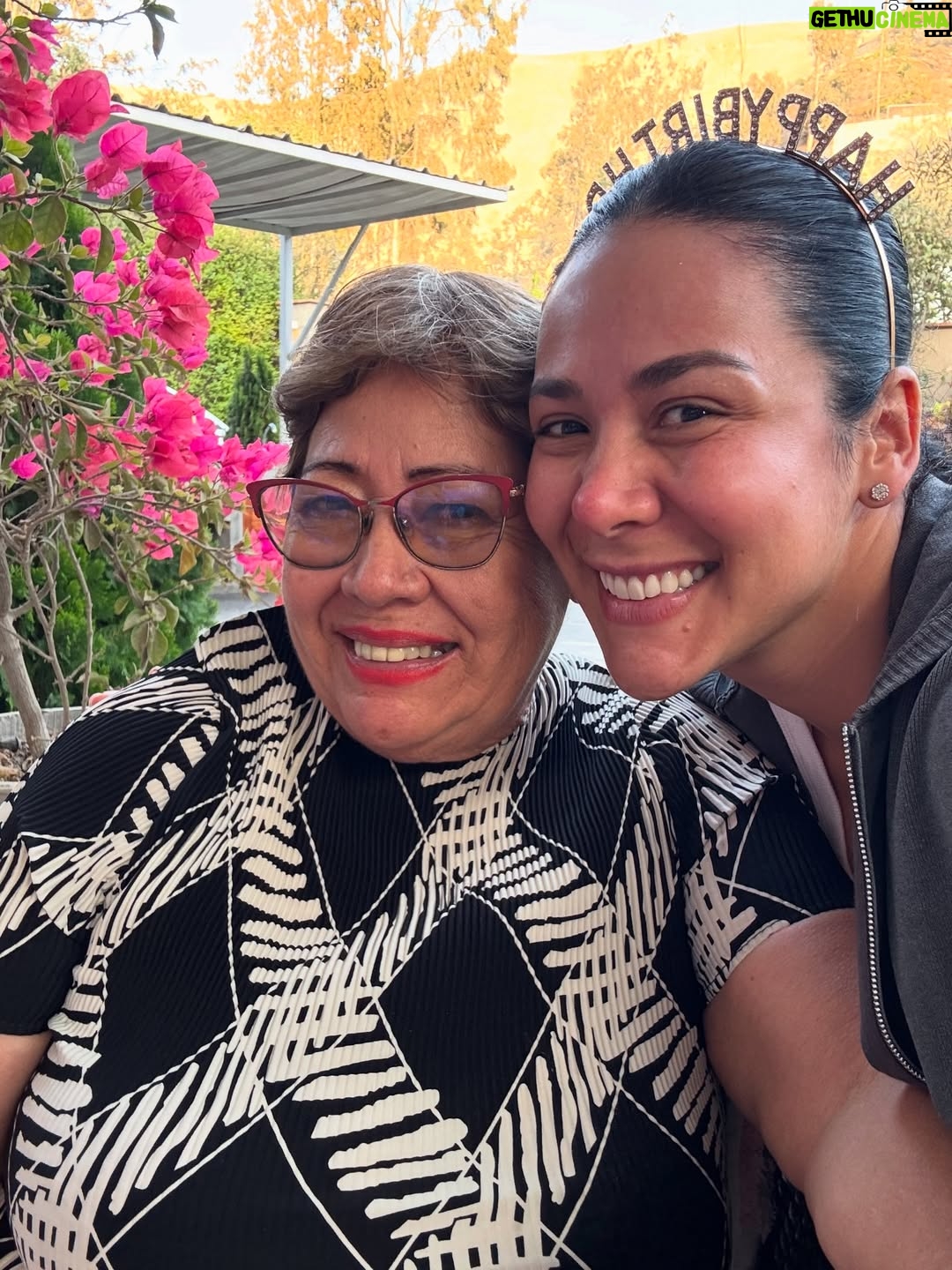 Magdyel Ugaz - 7.7K Likes - Mis 41 🥰♥️🥹
Tanto que sentir poco que decir …
Gracias universo 
Gracias papá Dios por este nuevo año 
Gracias familia , a mi amor , a mis amigos por tanto amor ♥️♥️♥️