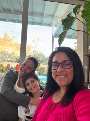 Magdyel Ugaz Instagram - Mis 41 🥰♥️🥹
Tanto que sentir poco que decir …
Gracias universo 
Gracias papá Dios por este nuevo año 
Gracias familia , a mi amor , a mis amigos por tanto amor ♥️♥️♥️