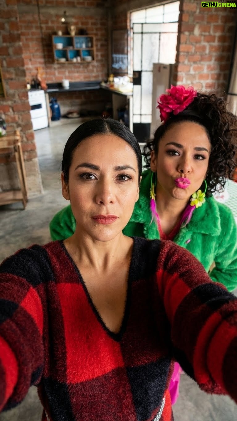 Magdyel Ugaz - 9.1K Likes - De Marianita a la Teresita… cuántas vidas en una sola.
Gracias por acompañarme en este viaje y por quererlas tanto como yo. 💫”“
Ellas no solo fueron personajes.
Fueron etapas, sueños, miedos y mucha vida compartida con ustedes♥️

Gracias al capo @pishintaker  por este hermoso video 🥹🙏🏻síganlo en sus redes es un maestro de la ia