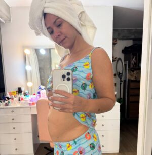 Magdyel Ugaz Instagram - DIA MUNDIAL DE LA ENDOMETRIOSIS 💛

A veces me pierdo en el laberinto de tantos doctores, especialistas y caminos diferentes. Me he encontrado preguntándome: ¿cuál es el camino? ¿Qué es lo que quieres enseñarme? Y derrepente aparecen ángeles 😇 con mi doctor @drericarancibia  mis endohermanas de @endometriosisperu @endotribu.pe  a muchas no las conozco personalmente pero me he sentido muy acompañada por ellas , con sus recomendaciones, con sus testimonios GRACIAS CHICAS 💛
No estamos solas , nos tenemos y cada vez tenemos más Aliadxs 💪🏻

#diadelaendometriosis #endowarrior #endohermanas
