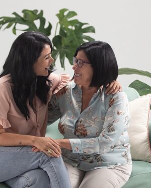 Magdyel Ugaz Instagram - Mami 🤍 

  Mi inspiración , la que me calma , la que me abraza 
  La que a pesar de sus miedos siempre se atrevió 
 La que con sus silencios me acompaña 
La que con su sonrisa me ilumina 
La que me enseña que nunca es tarde , y que los sueños 
Se construyen , te veo yendo a estudiar @institutoidatec  y no dudo en que te convertirás en esa gran chef 👩🏻‍🍳para mi ya lo eres 🥰💫
 Feliz día mamita ♥️
 Feliz día a todas las mamitas , hoy las celebro agradezco al universo , tenerlas tan cerquita ♥️y aprender tanto de ustedes