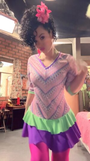 Magdyel Ugaz Instagram - La Tere se una al trend de su pinky friend @shakira 🥰😜😍 #sepasaricosoltera ❤️