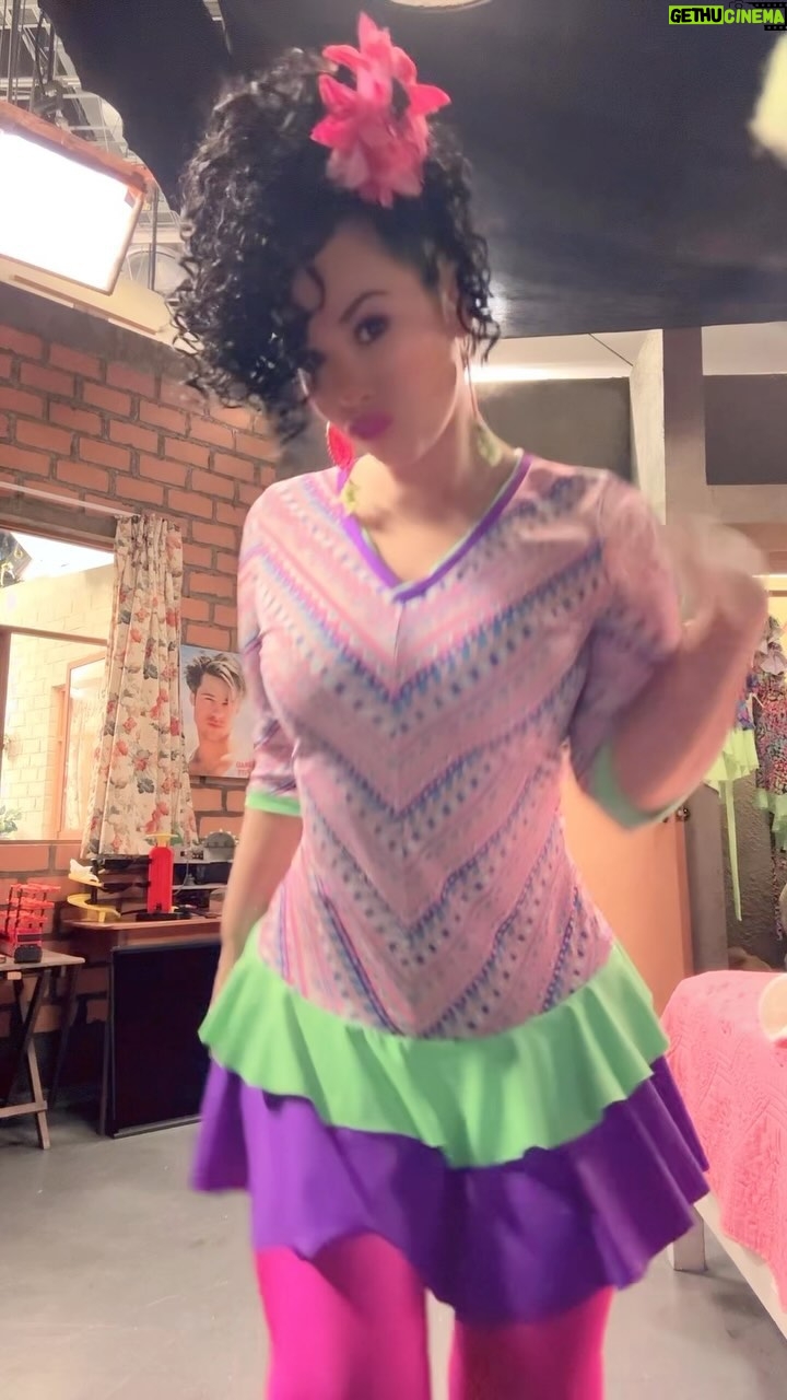 Magdyel Ugaz - 8.2K Likes - La Tere se una al trend de su pinky friend @shakira 🥰😜😍 #sepasaricosoltera ❤️