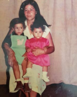 Magdyel Ugaz Instagram - Mami 🤍 

  Mi inspiración , la que me calma , la que me abraza 
  La que a pesar de sus miedos siempre se atrevió 
 La que con sus silencios me acompaña 
La que con su sonrisa me ilumina 
La que me enseña que nunca es tarde , y que los sueños 
Se construyen , te veo yendo a estudiar @institutoidatec  y no dudo en que te convertirás en esa gran chef 👩🏻‍🍳para mi ya lo eres 🥰💫
 Feliz día mamita ♥️
 Feliz día a todas las mamitas , hoy las celebro agradezco al universo , tenerlas tan cerquita ♥️y aprender tanto de ustedes