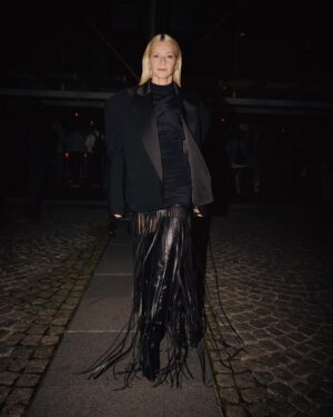 Małgorzata Kożuchowska Instagram - FW PARIS BY NIGHT!
W drodze na pokaz @stellamccartney
zaproszenie @vitkac
stylizacja @magdalenasekrecka
sukienka @the_mannei
marynarka @epuzer
buty @vandanovak_official
kolczyki @aclari.diamonds
#fashionweek #parisfashionweek #paris #parisbynight #stellamccartney #zaproszenie