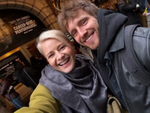 Małgorzata Kożuchowska Instagram - Z rodziną dobrze nie tylko na zdjęciu♥️😁 @maciejmusial_official #travel #theather @othellobway @jackgyllenhaalbenja @denzelwashington.official