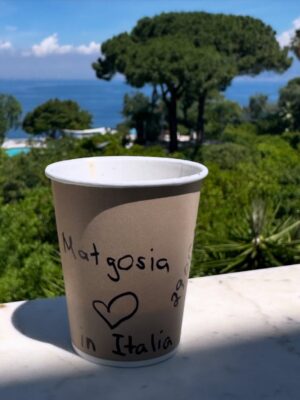 Małgorzata Kożuchowska Instagram - Włoskie wspomnienia. Anieli☀️☀️☀️#serial #netflix @mr.czekaj #balapolis #italia @wojciechwegrzyn_dop