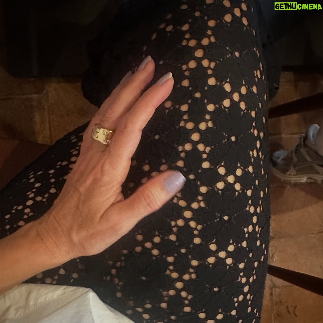 Małgorzata Kożuchowska - 9.5K Likes - Choć od dawna nie chodzę już do szkoły to zawsze kiedy kończą się wakacje jest mi smutno…🥹. A może trochę je jeszcze  przedłużyć…? #wakacje #back #school #finish