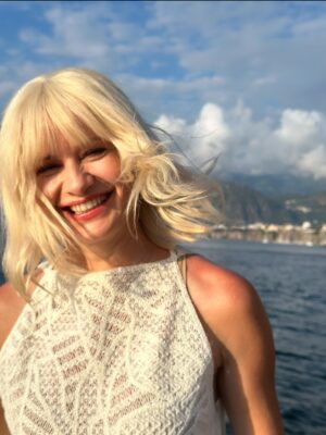 Małgorzata Kożuchowska Instagram - Włoskie wspomnienia. Anieli☀️☀️☀️#serial #netflix @mr.czekaj #balapolis #italia @wojciechwegrzyn_dop