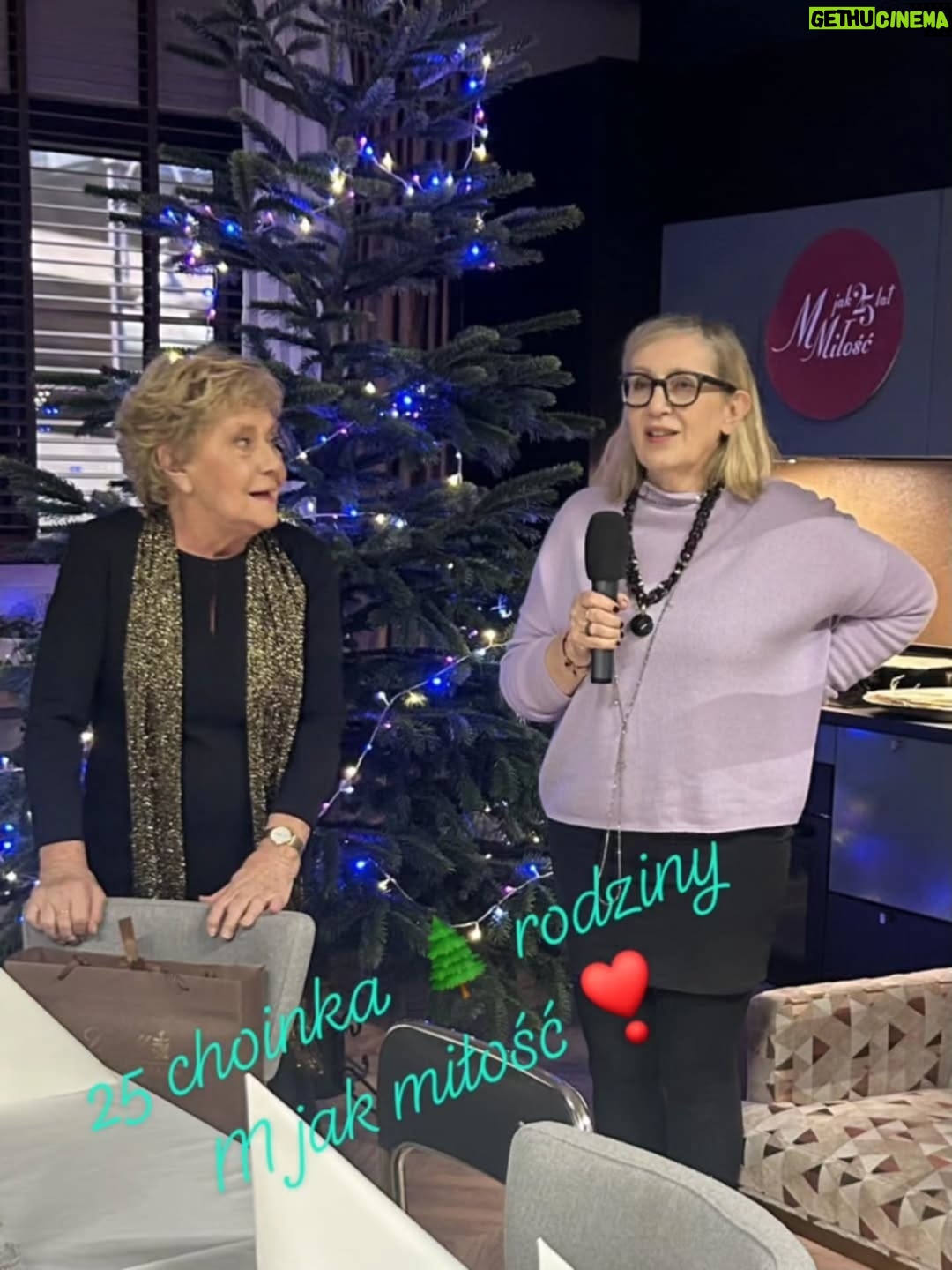 Małgorzata Pieczyńska - 2.8K Likes - Z synową Aleksandra może mieć różne stosunki, ale ja z Michaliną mamy zawsze miłe energetyczne spotkania. Za nasze serialowe perypetie odpowiada Alina Puchała, cudowna empatyczna scenarzystka.❤️🙏 Alina na zdjęciu z Teresą Lipowską, która tworzy rodzinę M-ki od pierwszego dnia zdjęciowego 25 lat temu❤️❤️❤️

#mjakmiłość #serialowarodzinka #naplanie