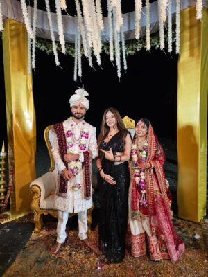 Mahek Syed Instagram - दोस्त की शादी 🎇✨
Congrats @lolzzzgaming on finding your duo for life!
.
.
.
.
.
#indianwedding #lolzzz #blacksaree #godlike #explorer #shaadi #bgmi #gaming #algorithm