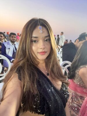 Mahek Syed Instagram - दोस्त की शादी 🎇✨
Congrats @lolzzzgaming on finding your duo for life!
.
.
.
.
.
#indianwedding #lolzzz #blacksaree #godlike #explorer #shaadi #bgmi #gaming #algorithm