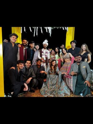 Mahek Syed Instagram - दोस्त की शादी 🎇✨
Congrats @lolzzzgaming on finding your duo for life!
.
.
.
.
.
#indianwedding #lolzzz #blacksaree #godlike #explorer #shaadi #bgmi #gaming #algorithm