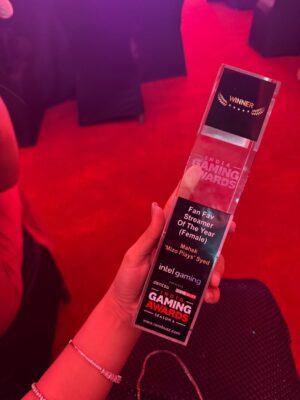 Mahek Syed Instagram - Like a Star 🌟

Thank you guys for voting me as your Streamer of the Year 2025 and @godlike.in as the Best Organisation! 💛

#mizo #godlike #awardshow #diwali