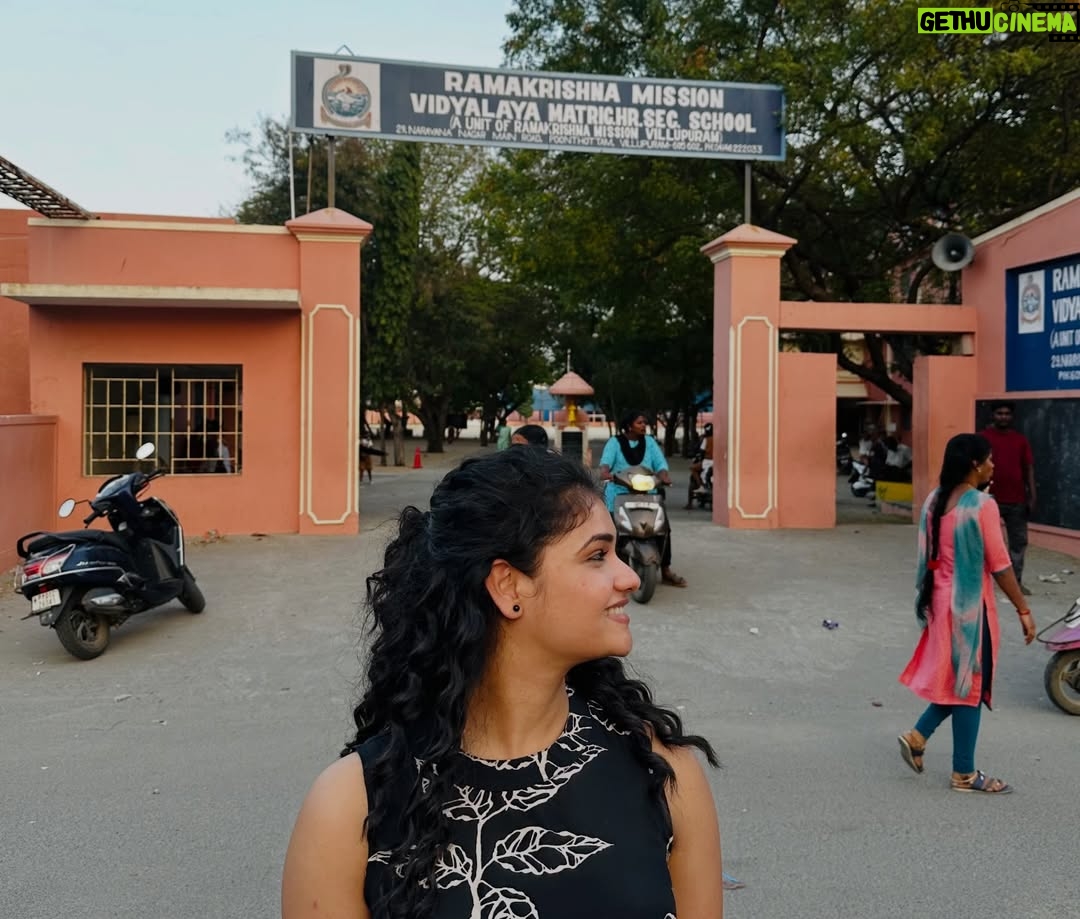 Maheswari Yayathiraj - 14.1K Likes - The happiness in my face says everything 🥰.The place where I experienced a roller coaster ride filled with all emotions.

#nostalgia #myschool #nostalgicmoments