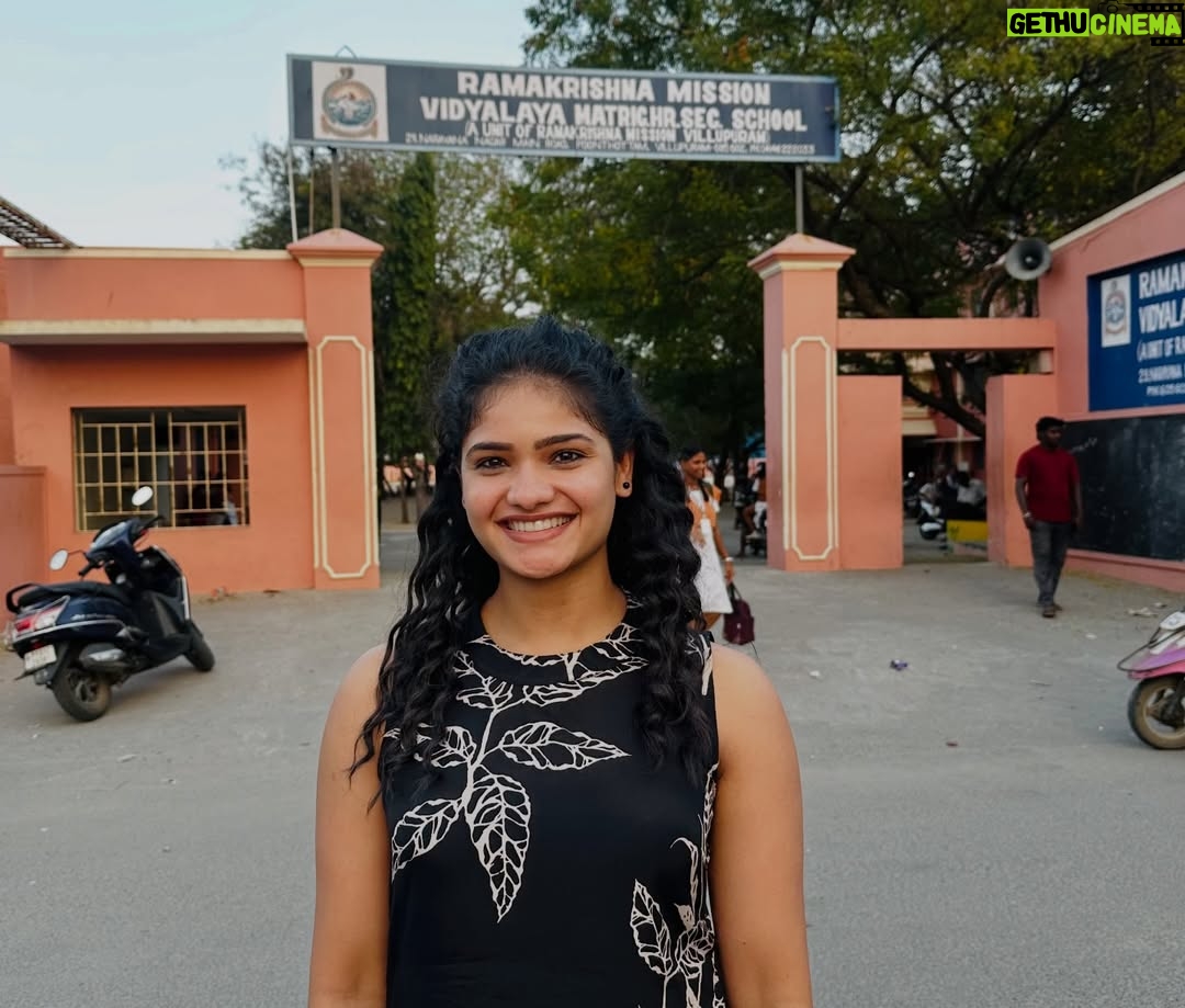 Maheswari Yayathiraj - 14.1K Likes - The happiness in my face says everything 🥰.The place where I experienced a roller coaster ride filled with all emotions.

#nostalgia #myschool #nostalgicmoments