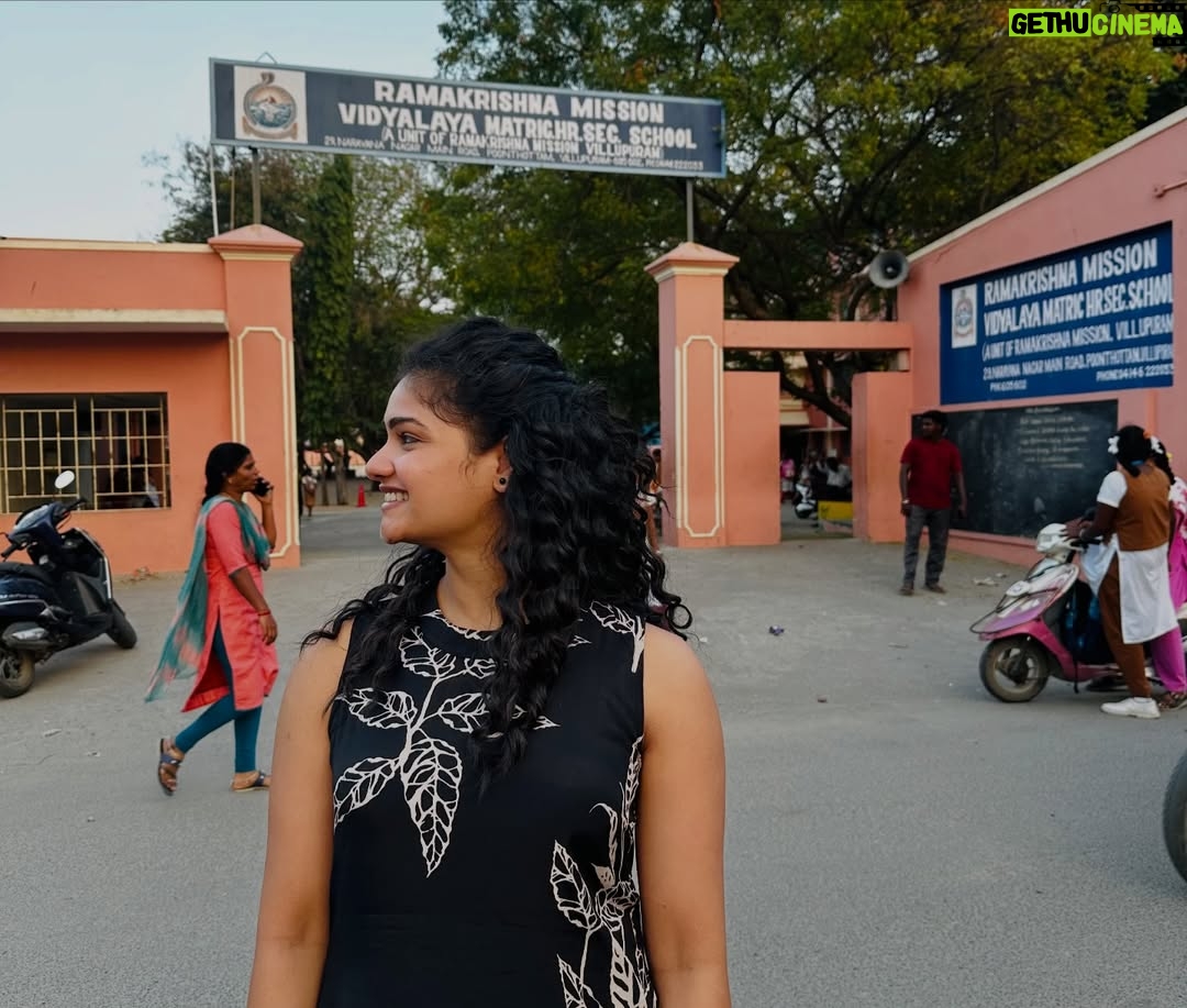 Maheswari Yayathiraj - 14.1K Likes - The happiness in my face says everything 🥰.The place where I experienced a roller coaster ride filled with all emotions.

#nostalgia #myschool #nostalgicmoments