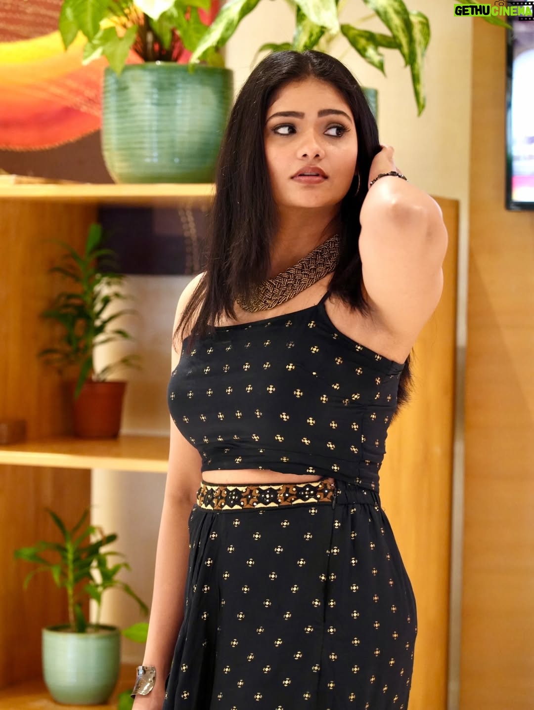 Maheswari Yayathiraj - 5.2K Likes - First pic of the year #2026 🖤
PC - @wolf_alone27
