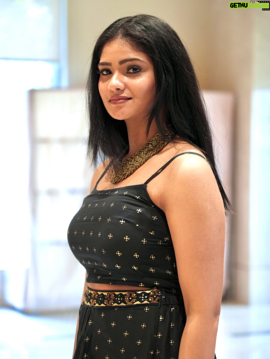 Maheswari Yayathiraj - 5.2K Likes - First pic of the year #2026 🖤
PC - @wolf_alone27
