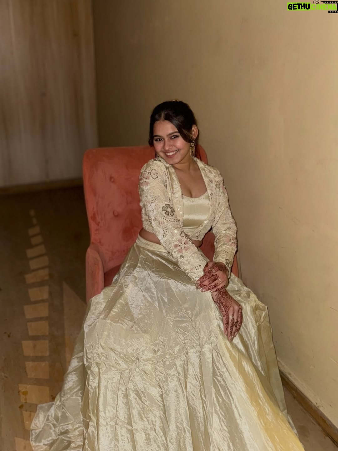 Mahi Singh - 9.9K Likes - 🪩
.
.

#sangeet #wedding #photo #photoshoot #mahisinghviofficial