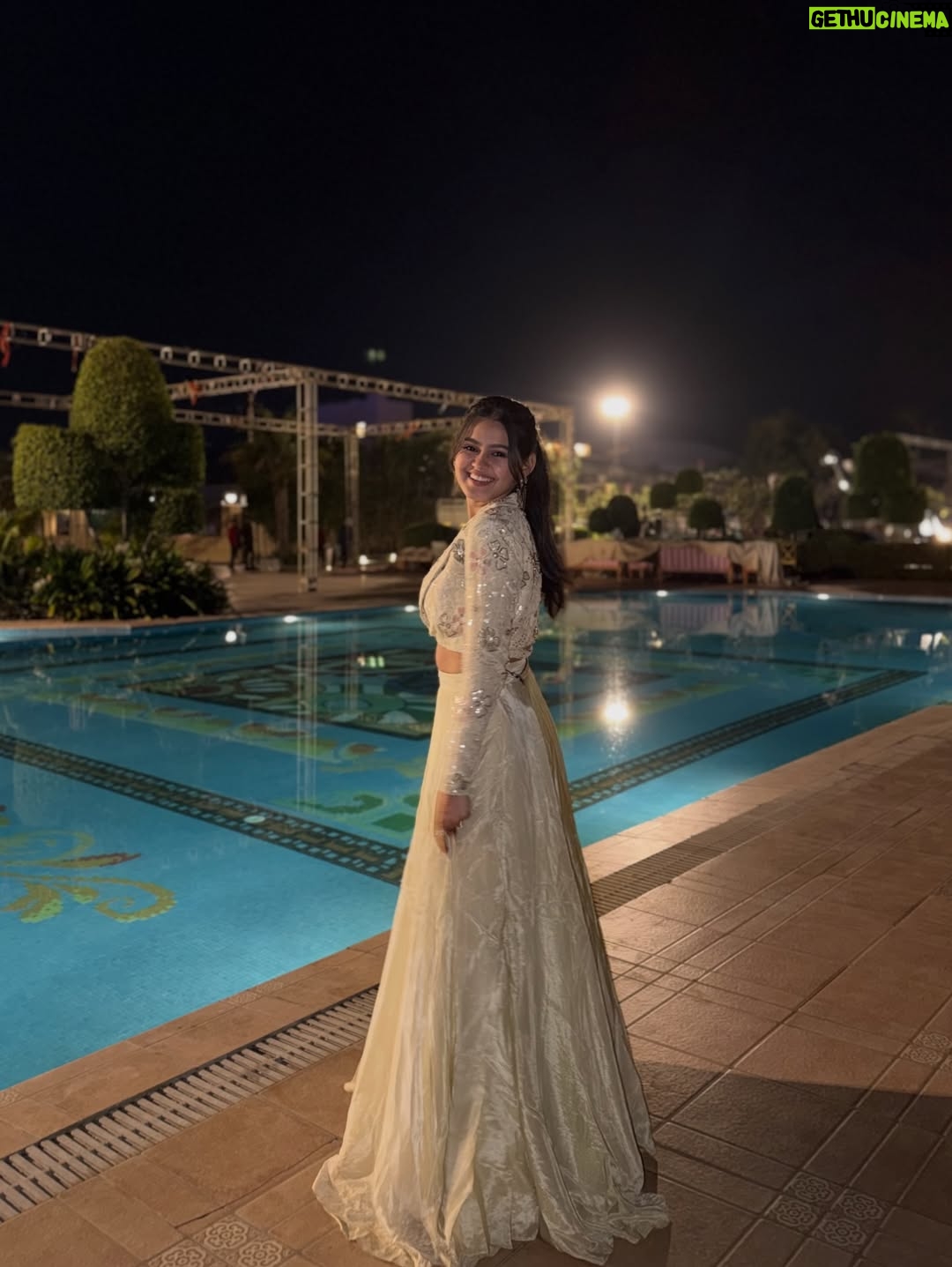 Mahi Singh - 9.9K Likes - 🪩
.
.

#sangeet #wedding #photo #photoshoot #mahisinghviofficial