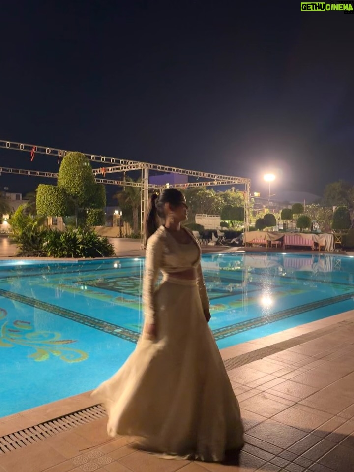 Mahi Singh - 9.9K Likes - 🪩
.
.

#sangeet #wedding #photo #photoshoot #mahisinghviofficial